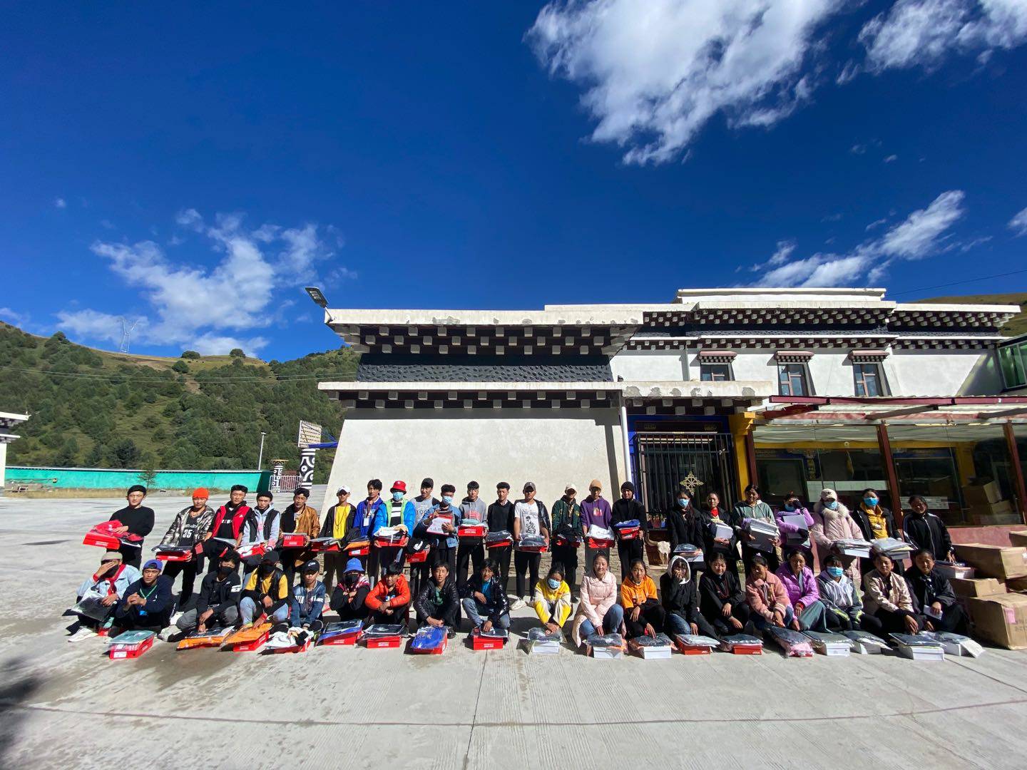 广州宜晨文化艺术展览有限公司公益回顾丨家国同欢月同圆 温暖满载甘孜州(图8)
